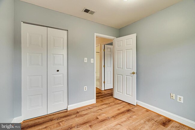 Building Photo - 5708 Heritage Crossing Ct