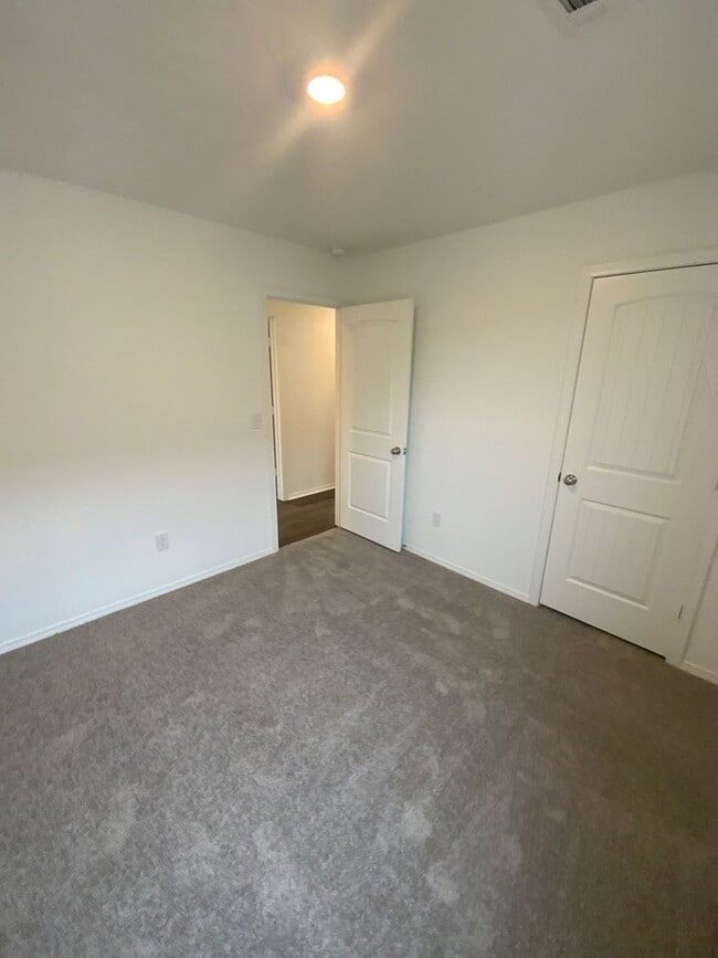 Building Photo - 8101 Donna Dr