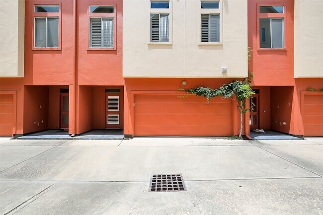 Building Photo - 2437 South Blvd