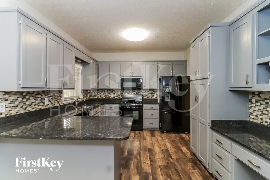 Building Photo - 7285 Wyngate Dr