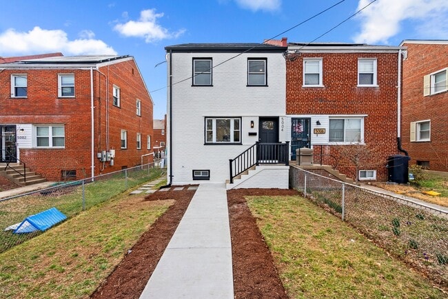Building Photo - 5004 Sargent Rd NE
