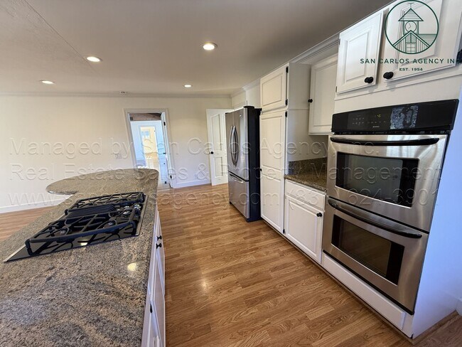 Building Photo - 7042 Valley Greens Cir