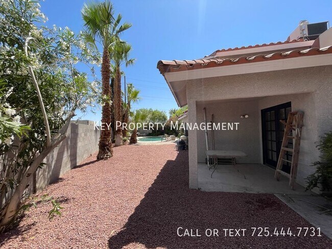 Building Photo - TWO STORY 4 BEDROOM WITH POOL NEAR SPRING ...