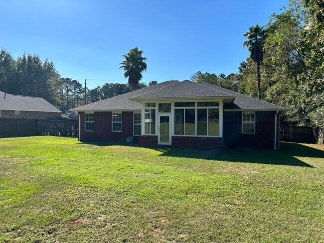 Building Photo - 5819 Roberts Rd