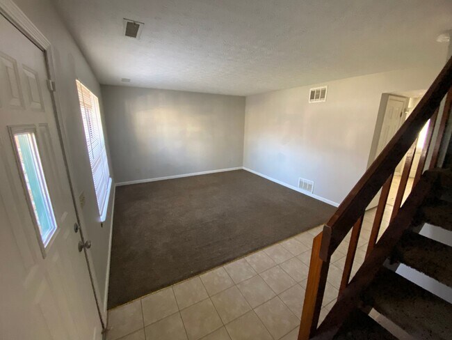Building Photo - 575 Holly Ct