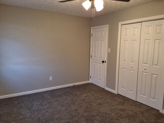 Building Photo - Strawberry Plains, 37871 - 3 bedroom, 2 bath home - Contact Sharon Arnwine (865) 313-7215