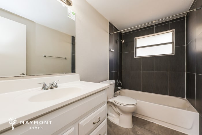 Building Photo - 2844 Homewood St