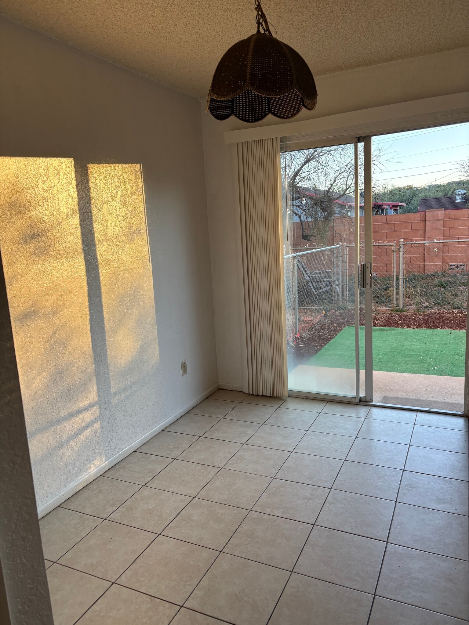 Building Photo - 433 Avenida Garza