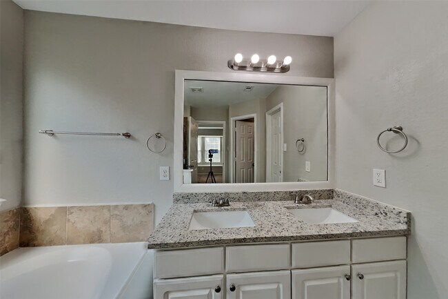 Building Photo - 2544 Elm Crossing Trail