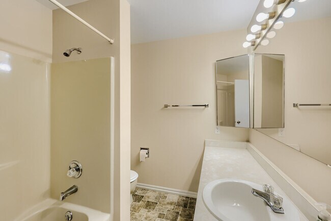 Building Photo - 1012 Moorings Dr