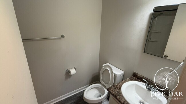 Building Photo - MOVE IN SPECIAL: $500 OFF 1ST MONTH'S RENT!**
