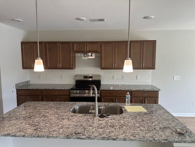 Building Photo - 207 Chime Creek Dr