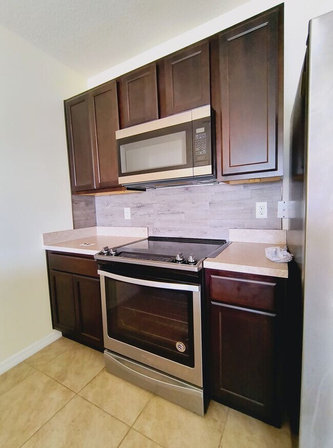 Building Photo - 1065 Cambridge Dr