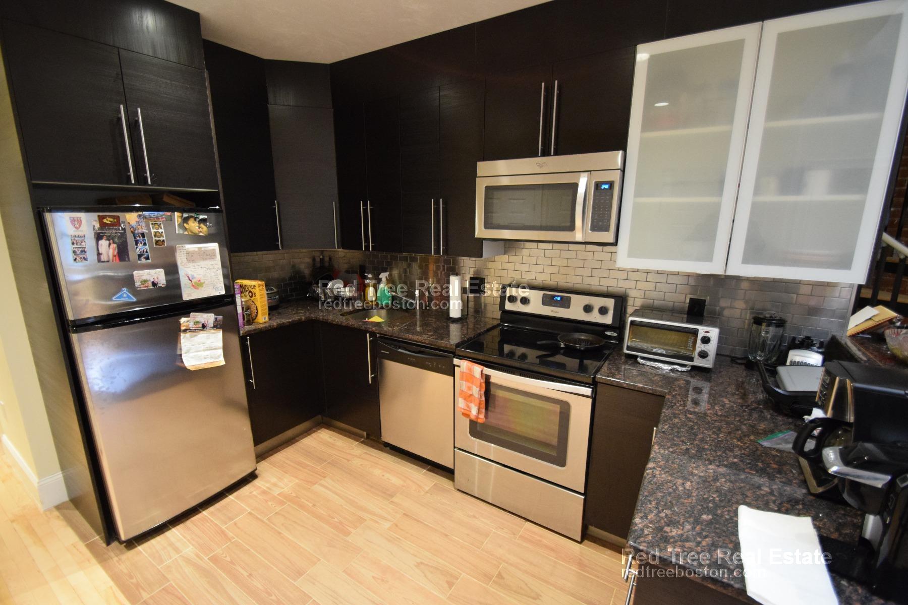 Building Photo - 1203 Beacon St