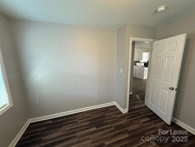 Building Photo - 431 Red Tip Ln