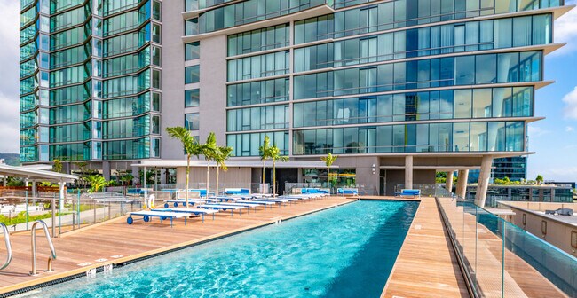 Building Photo - 1001 Queen St