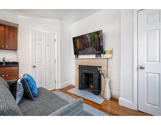 Building Photo - 20 Joy St