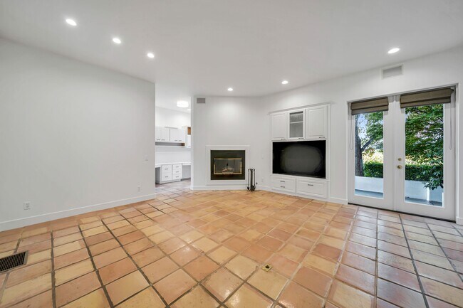 Building Photo - 1041 Las Amigas Rd