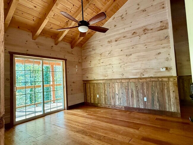 Building Photo - 3116 Alenes Dr