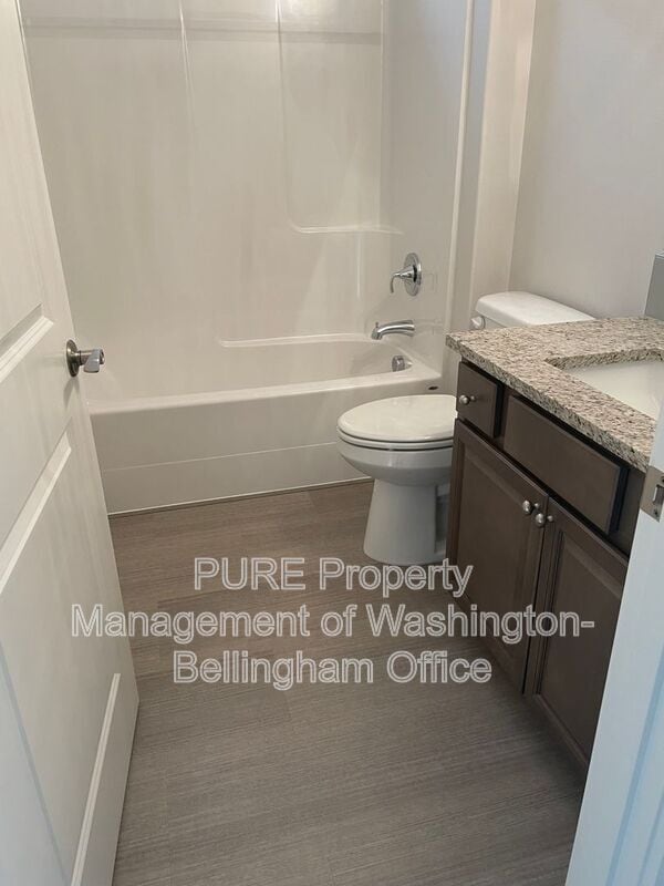 Building Photo - 1365 Wds Pt Lp