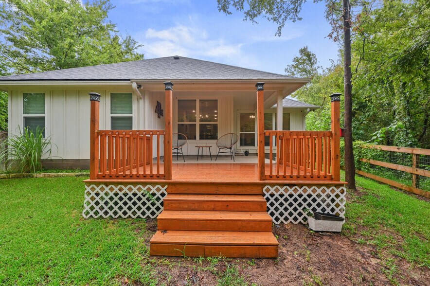 Building Photo - 3824 Springfield Dr