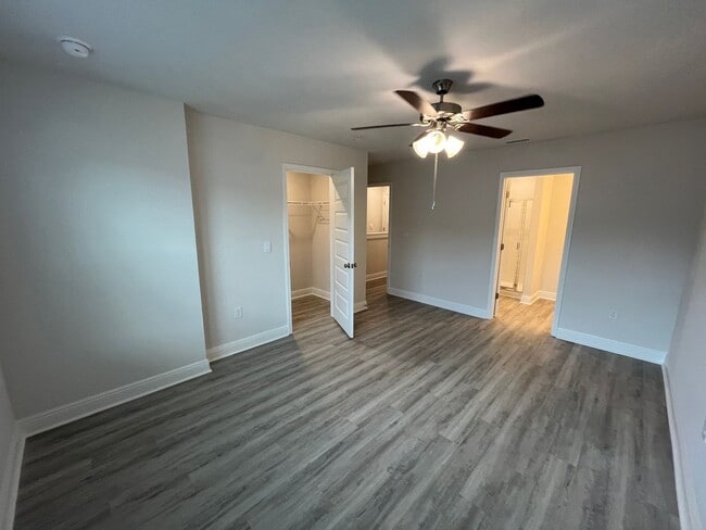 Building Photo - New Townhome near UWF and Nine Mile RD