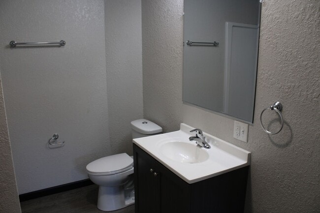 Building Photo - 218 Sabin Ave W