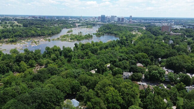 Building Photo - Heart of Woodland Heights just blocks from JRPS, Renovated 2BR / 1.5BA home with gardens