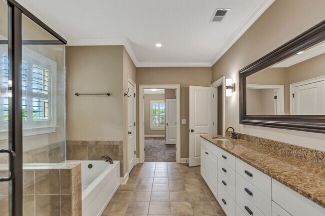Building Photo - Elevated Home in The Club at Legends Oaks Plantation