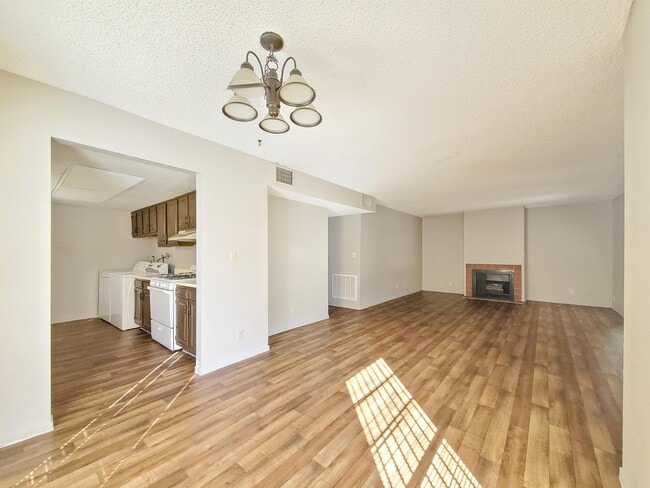 Primary Photo - 4640 Koval Ln