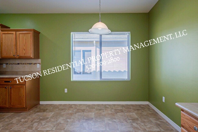 Building Photo - 6070 Wych Elm Pl