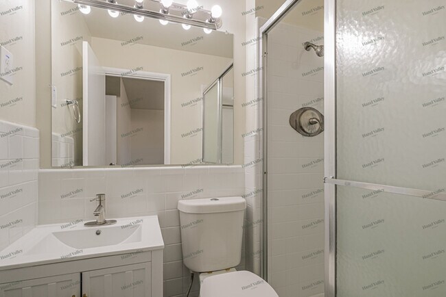 Building Photo - 1805 Aqueduct Dr