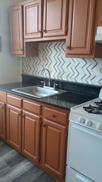 Building Photo - 133 44th St