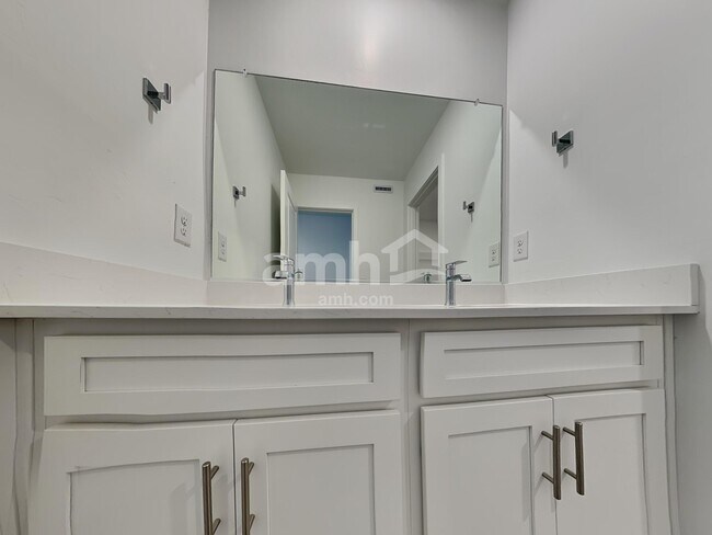 Building Photo - 9714 N Rancho Lozano
