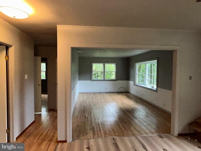 Building Photo - 306 N Sandy Hill Rd