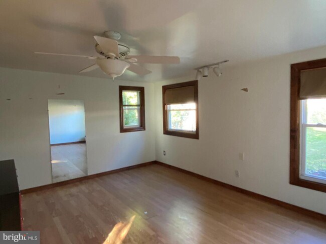 Building Photo - 3205 Labyrinth Rd