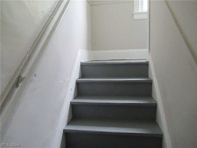 Building Photo - 2080 Halstead Ave