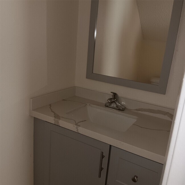 Building Photo - 5650 Birchmont Dr