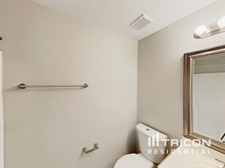 Building Photo - 521 Cloudcroft Dr
