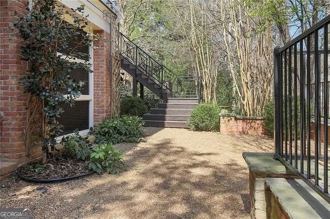 Building Photo - 460 Ivy Park Ln NE