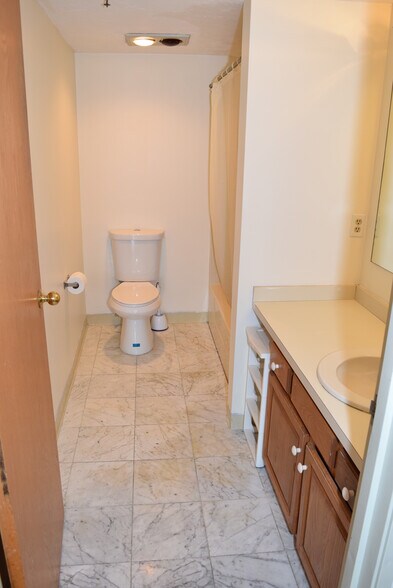 Building Photo - 200 Cove Way