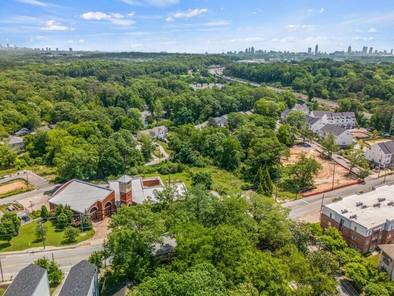 Building Photo - 1930 Hollywood Rd NW