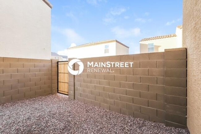 Building Photo - 3 Bedroom Pet-Friendly Home in Phoenix, AZ with Main Street Renewal