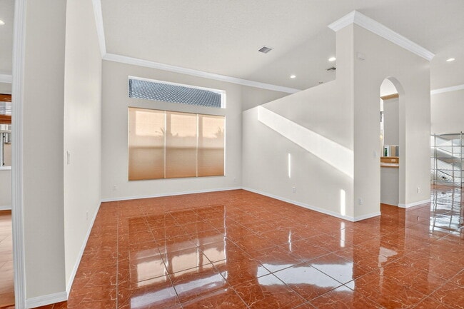 Building Photo - 7145 Veneto Dr