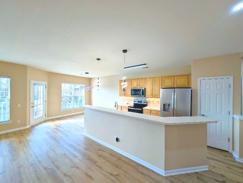 Building Photo - 15029 Santa Lucia Dr