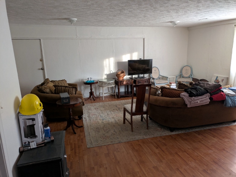 Building Photo - 217 Church St