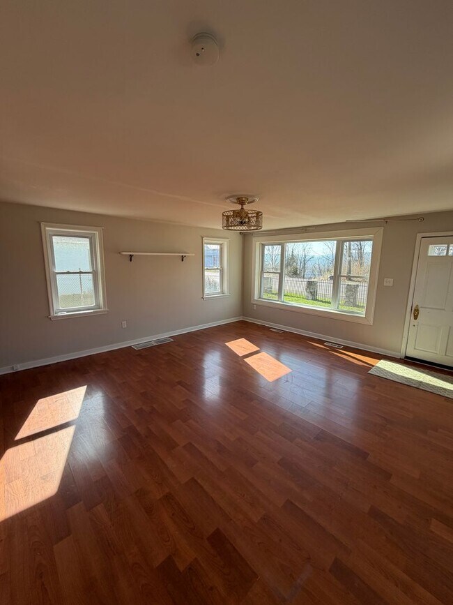 Building Photo - 35 Benjamin Franklin Hwy