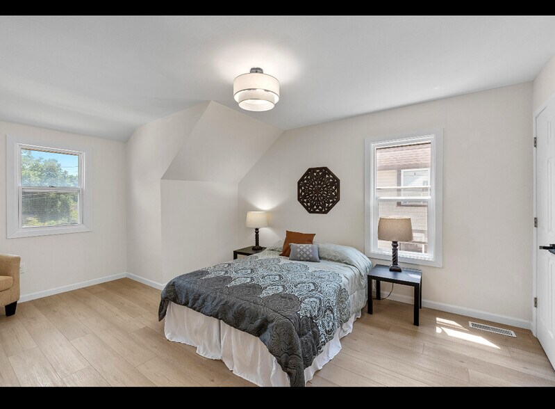Building Photo - 1055 N 68th St