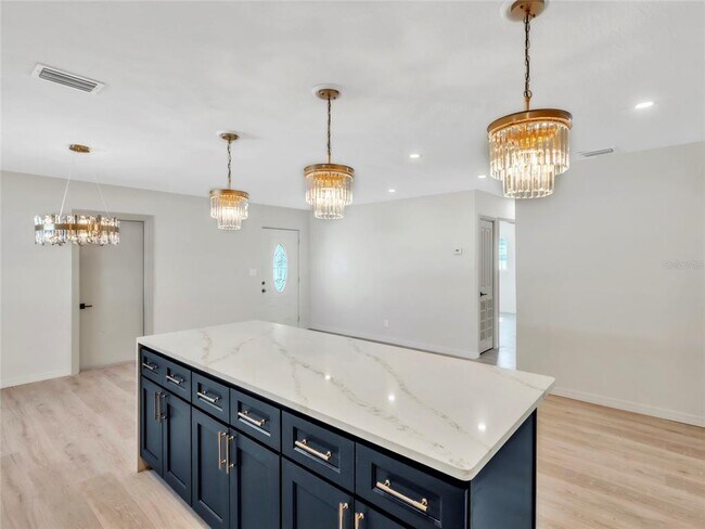 Building Photo - 4870 Venetian Blvd NE