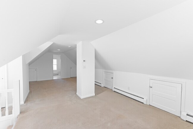 Building Photo - 118 Ray St